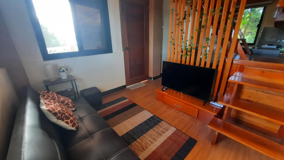 Others 5, LS Resthouse-Loft Studio w/ kitchen & pool access, Calapan City