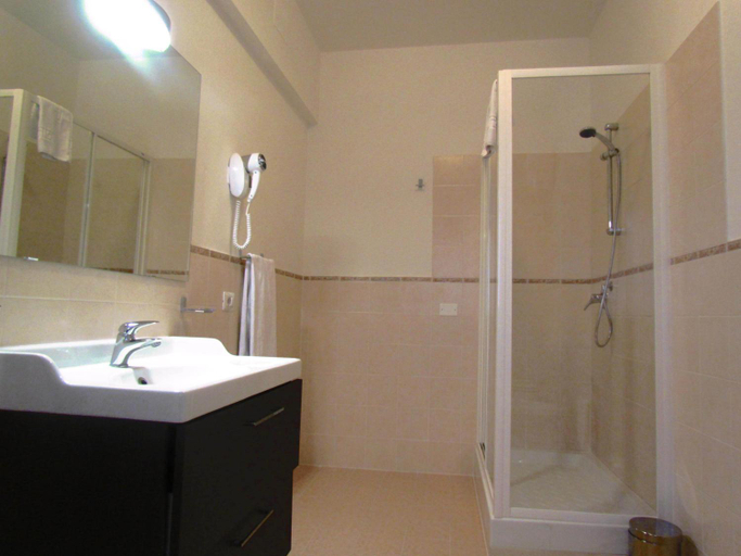 Bathroom 4, Buonarroti Guest House, Rome