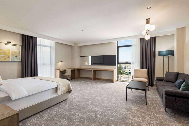 Bedroom 2, Ramada Plaza By Wyndham Batman, Merkez