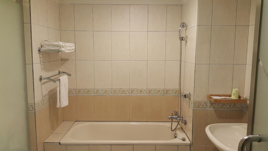 Bathroom 4