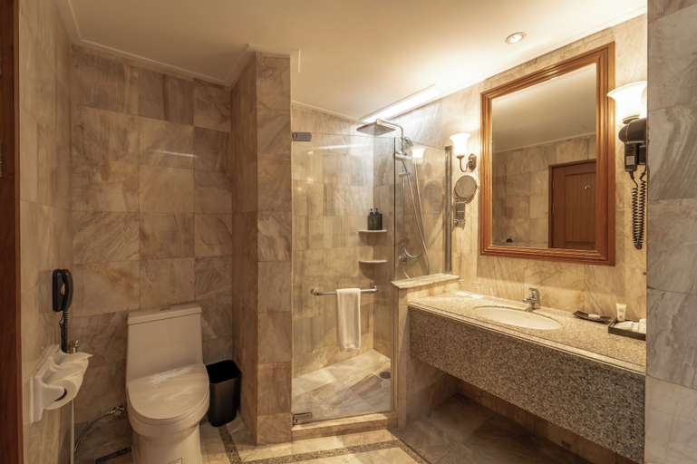 Bathroom 14