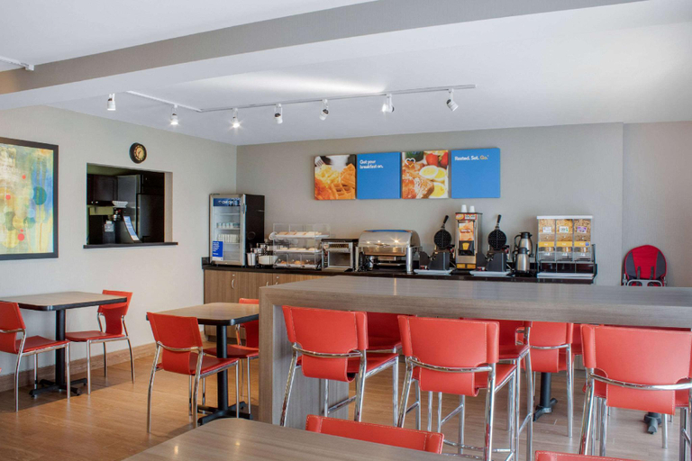 Food & Drinks 5, Comfort Inn Charlottetown, Queens