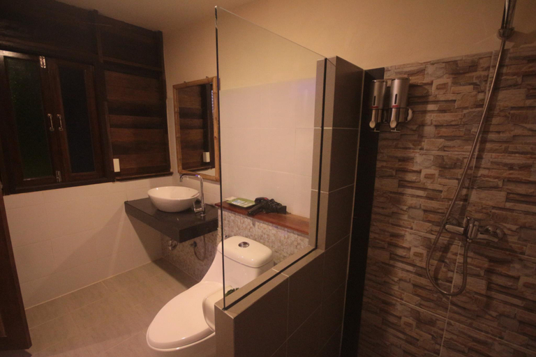 Bathroom 15