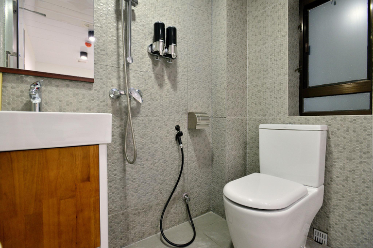 Bathroom 15