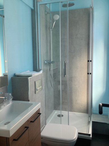 Bathroom 4, L'Aiguille Creuse, Seine-Maritime