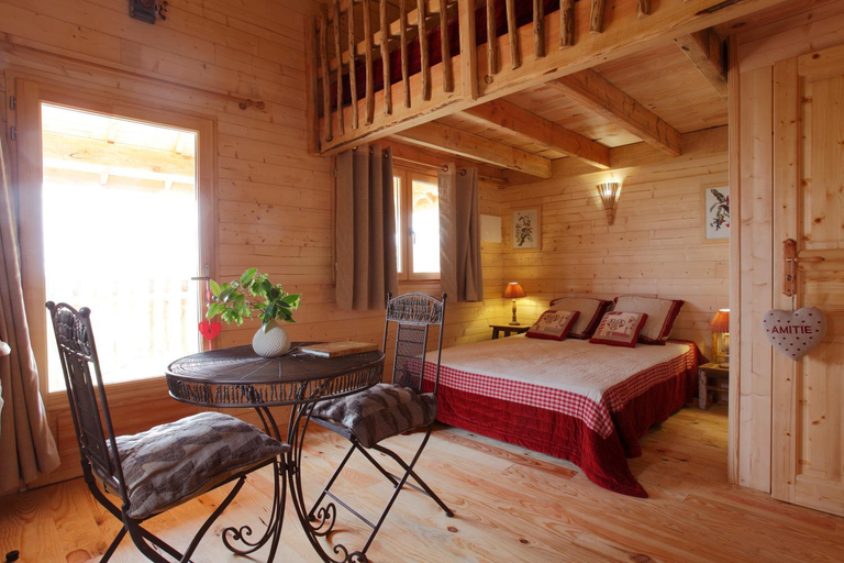 Others 3, Les Cabanes des Benauges, Gironde