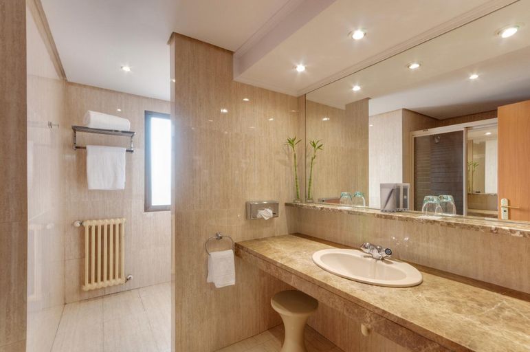 Bathroom 5, Madrid-Getafe Los Angeles Hotel, Madrid