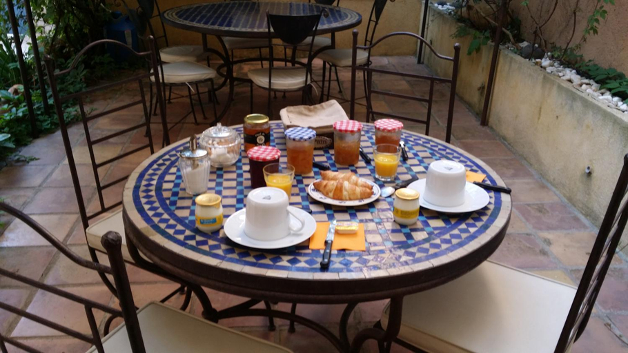 Food & Drinks 5, Maison Saint Louis avec Jacuzzi, Var