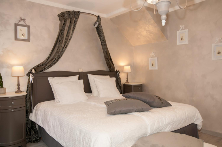 Bedroom 4, Le Logis Aux Bulles, Marne