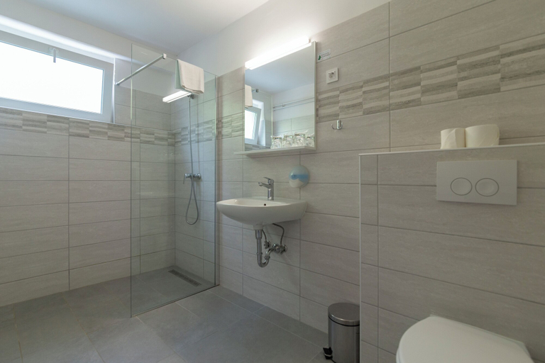 Bathroom 4, Boarding House Lucija, Rijeka