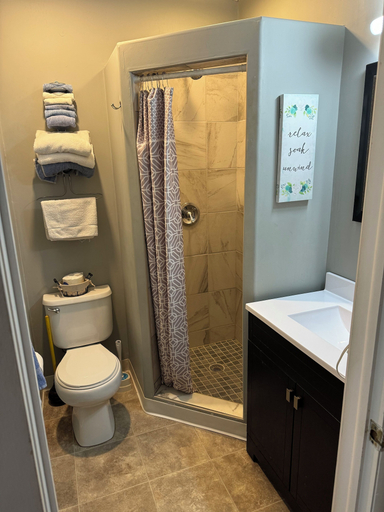 Bathroom 3, Fins and Feathers Lodge, Osborne