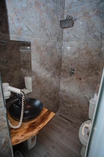 Bathroom 5, Hotel Konti, Korçës