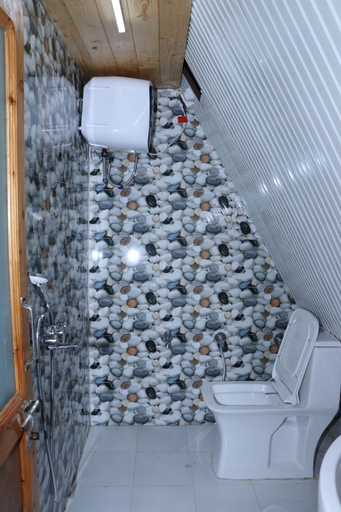 Bathroom 3, Eva Cabins, Chamba