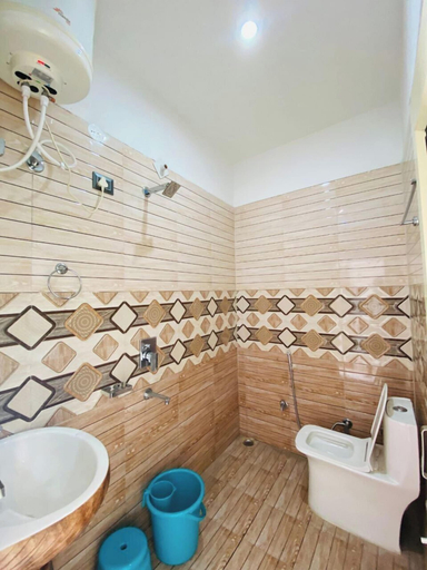Bathroom 2, Hotel RISHI, Uttarkashi