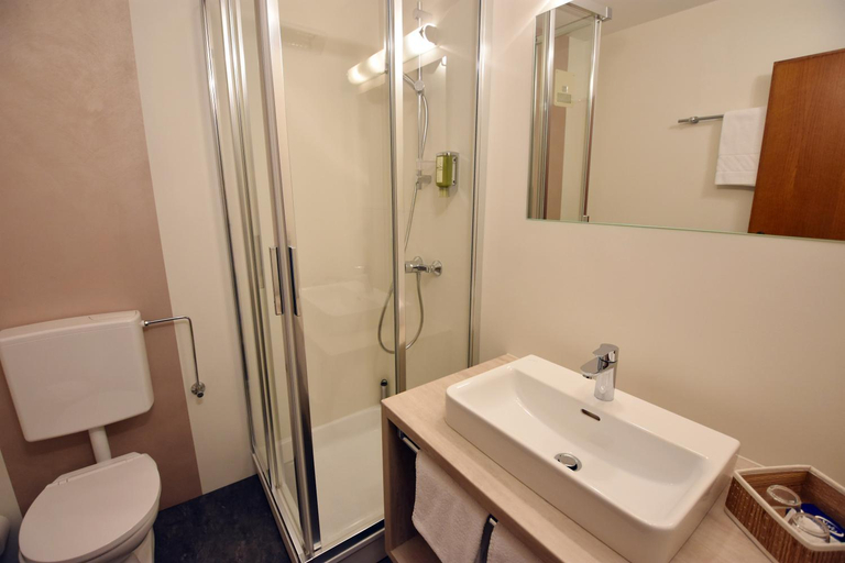 Bathroom 4, Stigenwirth, Murau