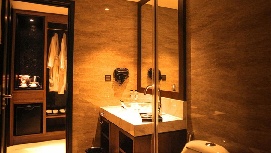 Bathroom 16