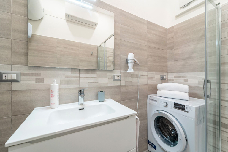 Others 5, Modern Apartment at Via Carloni by Wonderful Italy, Como
