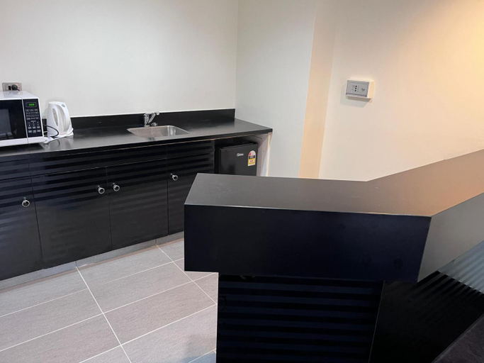 Others 5, Alcamo Hotel, Hamilton