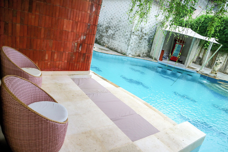 Swimming Pool 22