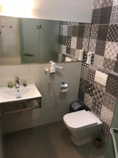 Bathroom 2, Wine Hotel Chisinau, Chisinau