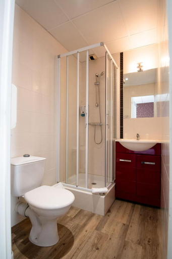 Bathroom, Hotel L'Esperance Vitre, Ille-et-Vilaine