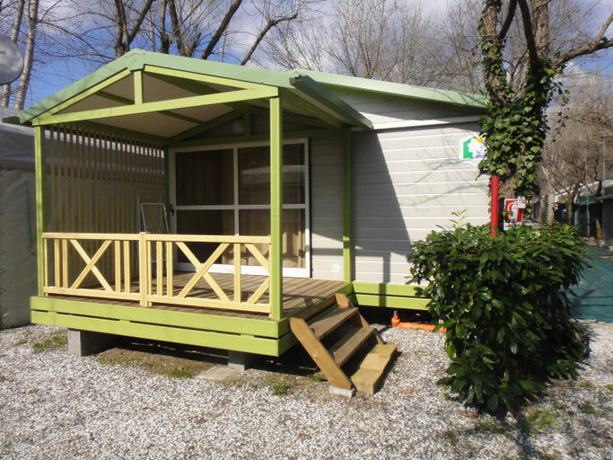 Exterior 4