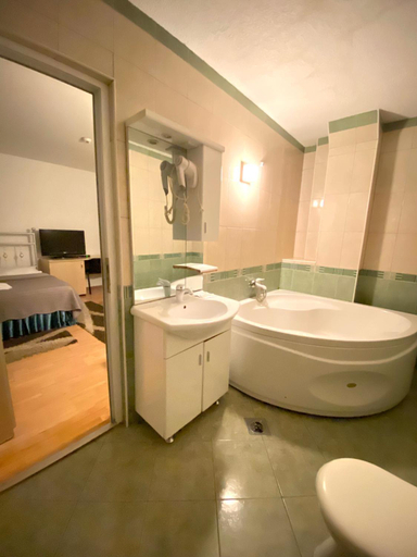 Bathroom 5, Hotel Sara, Priština