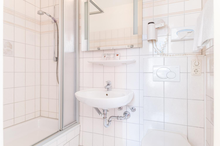 Bathroom 4, Hotel Bayernland, München