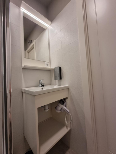 Bathroom 4, Pension Enebral, Madrid