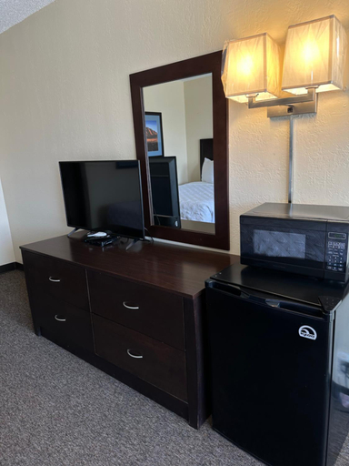 Others 5, Ambassador Inn "WEEKLY RATE AVAILABLE", Ochiltree