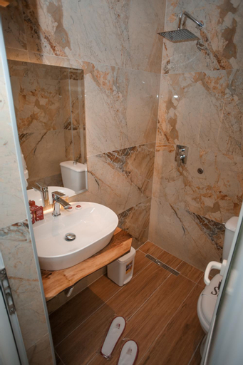 Bedroom 5, Hotel Konti, Korçës
