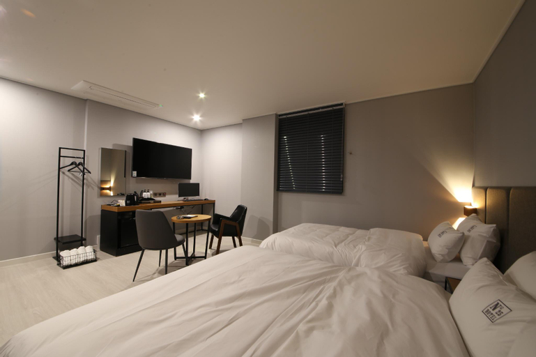 Bedroom 8