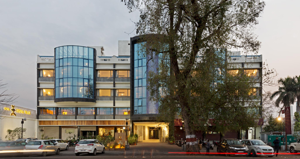 Exterior & Views