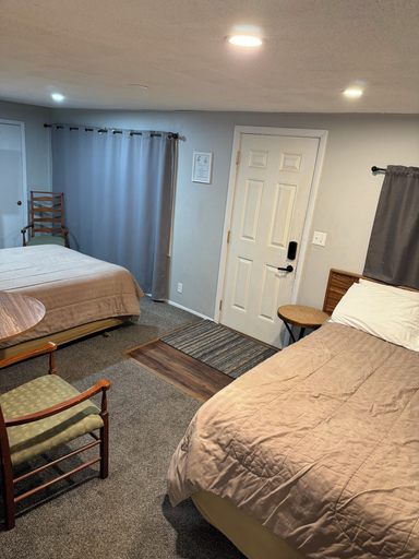 Bedroom 2, Fins and Feathers Lodge, Osborne