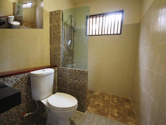 Bathroom 12