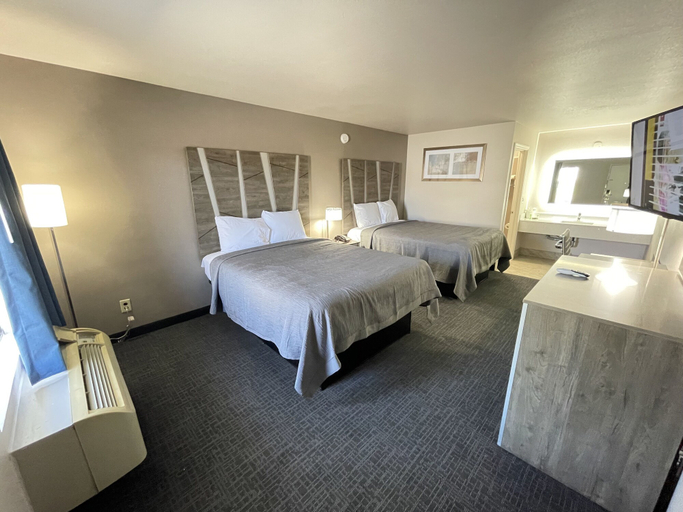 Bedroom 5, Excellent Inn & Suites, Adams