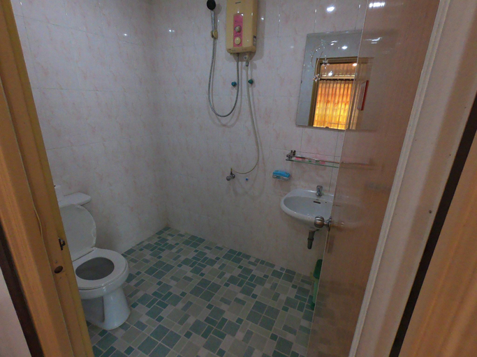 Bathroom 4