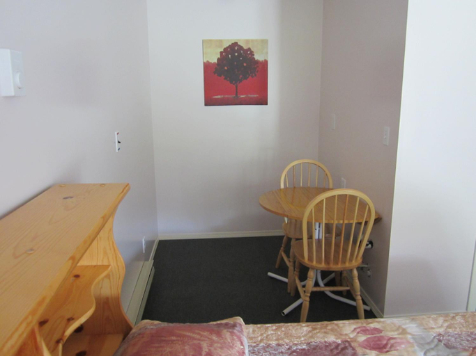 Bedroom 2, Mountain Springs Motel & RV Park, Thompson-Nicola