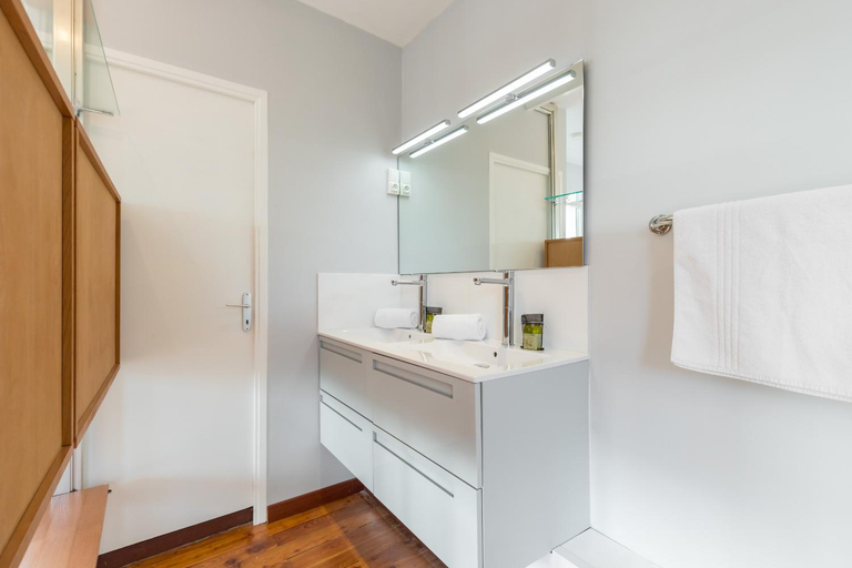 Bathroom 2, Stylish Art Deco villa near the sea 4 Bdrs Pool and garage, Alpes-Maritimes