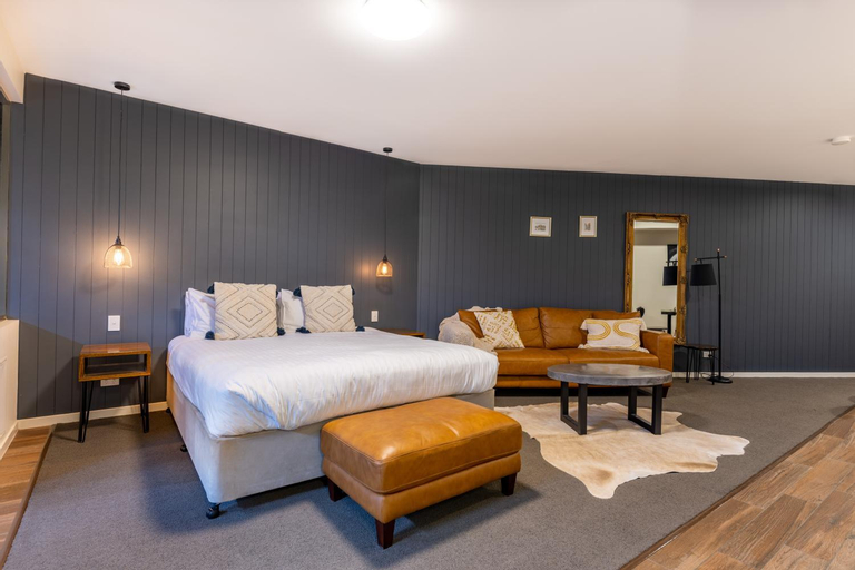 Luxury Spa Retreat with Ocean and Hinterland Views, Maroochy
