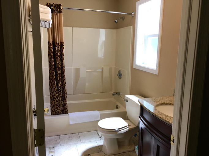 Bathroom 3, Scottish Inns Milford, Pike