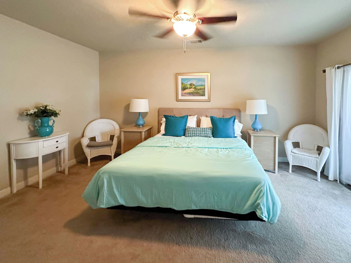 Bedroom 4, Upstay -10 Waterfront Mansion with Jetty, Llano