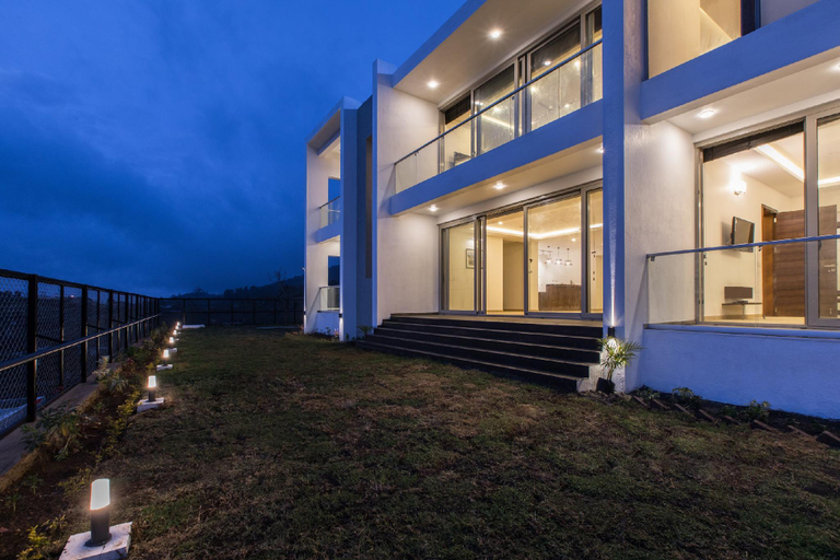 Exterior 3