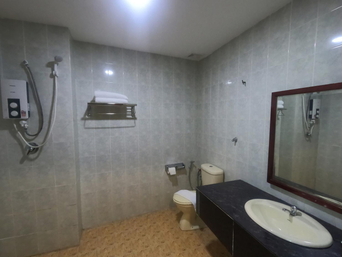 Bathroom 4, Bukit Beruntung Resort, Hulu Selangor
