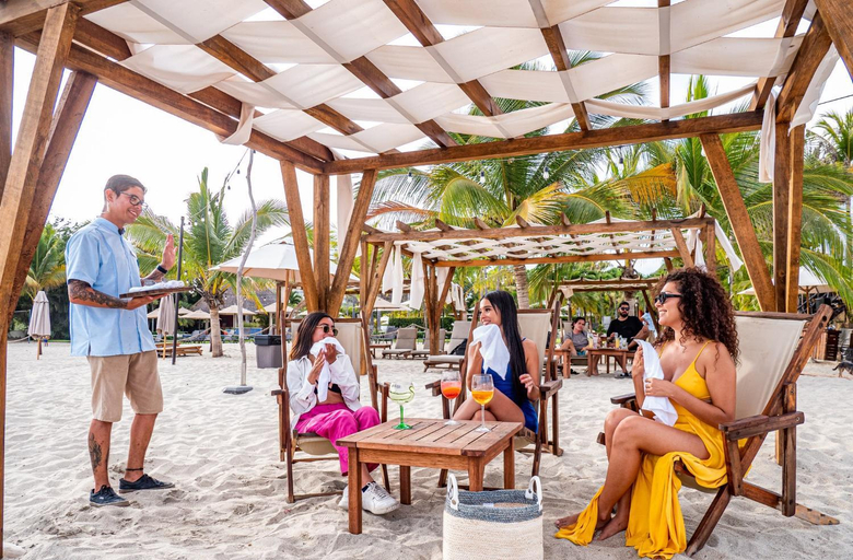 Food & Drinks 5, Alamar - Oceanview Condos with Beach Club Resort Access, Compostela