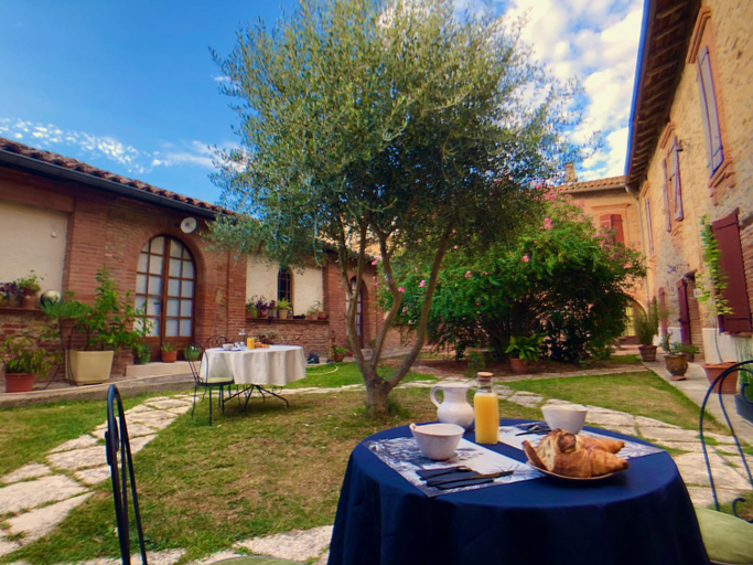 Others 3, B&B du Couvent, vue chateau, Tarn