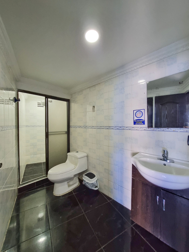 Bathroom, APARTAMENTO ECONOMICO BY PARCEROS GROUP, Cartagena de Indias