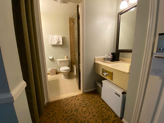 Bathroom 15