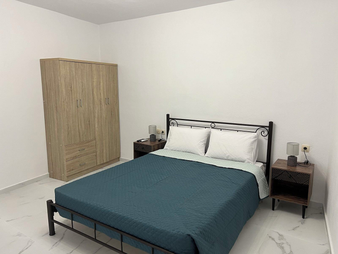 Bedroom 2, Kourites Apartments, Faistos