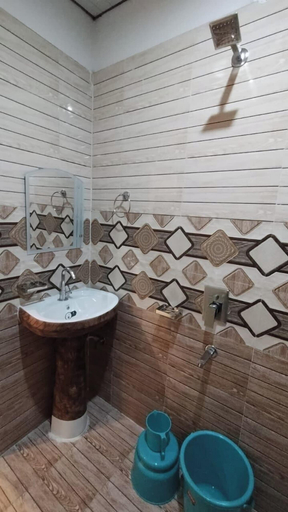 Bathroom 4, Hotel RISHI, Uttarkashi